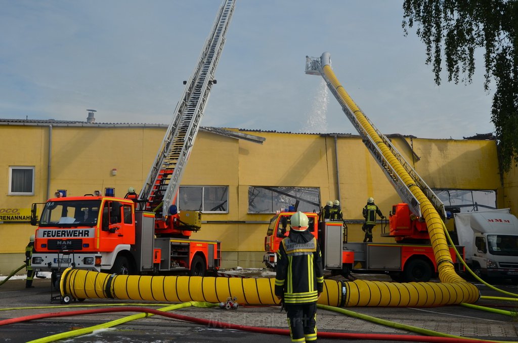 Grossfeuer Poco Lager Koeln Porz Gremberghoven Hansestr P549.JPG - Miklos Laubert